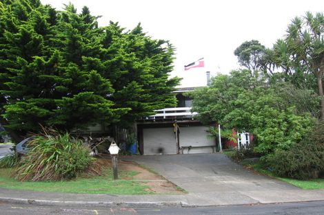 Photo of property in 1 Fitzpatrick Street, Newlands, Wellington, 6037