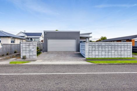 Photo of property in 17 Victoria Street, Hawera, 4610