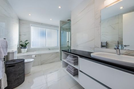 Photo of property in 4a Rothesay Bay Road, Rothesay Bay, Auckland, 0630