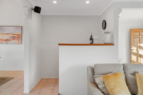 Photo of property in 8 Rarahu Place, The Gardens, Auckland, 2105