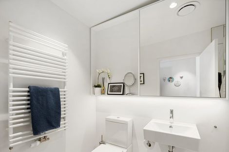 Photo of property in 33 Jean Caldwell Way, Island Bay, Wellington, 6023