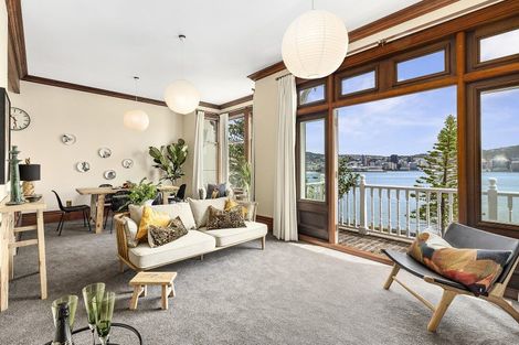 Photo of property in 320 Oriental Parade, Oriental Bay, Wellington, 6011