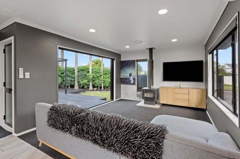Photo of property in 4 Nadine Place, Mangere Bridge, Auckland, 2022