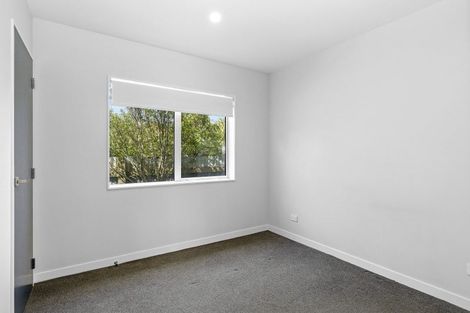 Photo of property in 5a Balmain Street, Newlands, Wellington, 6037