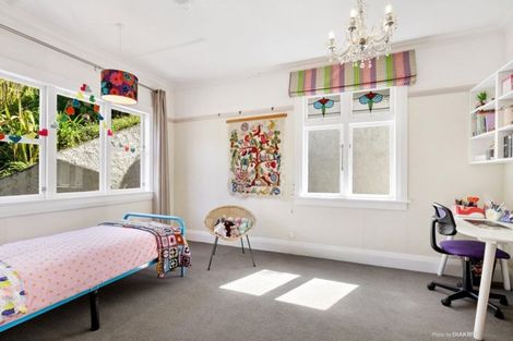 Photo of property in 18 Sugarloaf Road, Brooklyn, Wellington, 6021