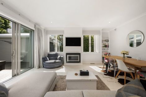 Photo of property in 2 Katherine Avenue, Thorndon, Wellington, 6011