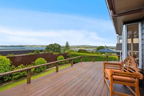 Photo of property in 3 Pounamu Place, Shelly Park, Auckland, 2014