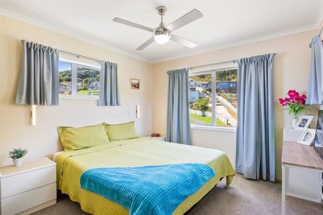 Photo of property in 16 Matuhi Street, Waikanae, 5036