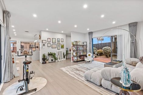 Photo of property in 26a Bernleigh Terrace, West Harbour, Auckland, 0618