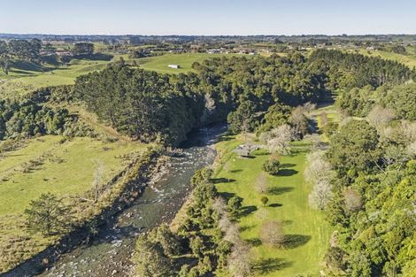 Photo of property in 3 Waiwera Place, Merrilands, New Plymouth, 4312