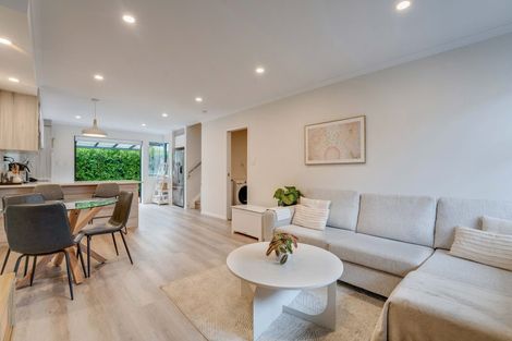 Photo of property in 44 Waipuhinui Way, Wiri, Auckland, 2104