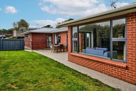 Photo of property in 15 Tirowhanga Road, Paremata, Porirua, 5024