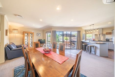 Photo of property in 4 Aragon Grove, Kingsley Heights, Upper Hutt, 5018
