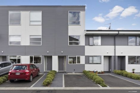 Photo of property in 2u6 Stone Street, Miramar, Wellington, 6022