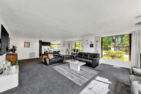 Photo of property in 14 Creese Place, Redwood, Christchurch, 8051