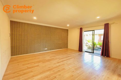 Photo of property in 12 Te Awa Place, Red Beach, 0932