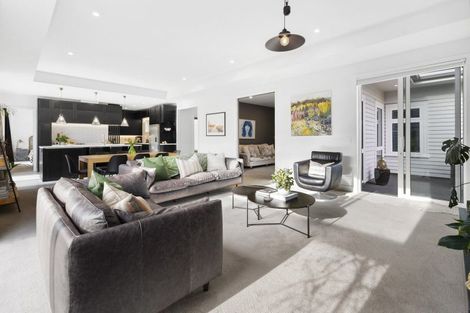 Photo of property in 33 Little Alpha Loop, Wanaka, 9305