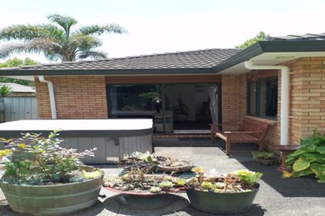 Photo of property in 16 Helen Ryburn Place, Torbay, Auckland, 0630