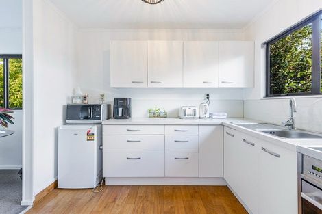 Photo of property in 6 Peterhouse Place, West Harbour, Auckland, 0618