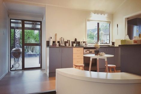 Photo of property in 4 Raphael Place, West Harbour, Auckland, 0618