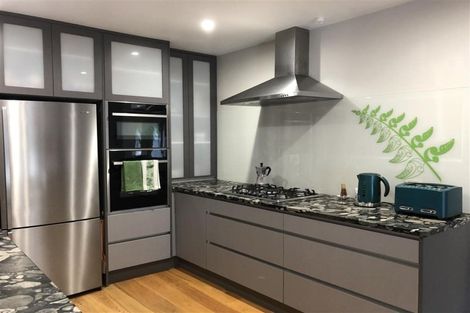 Photo of property in 2/2 Lynngate Place, Hillcrest, Auckland, 0627