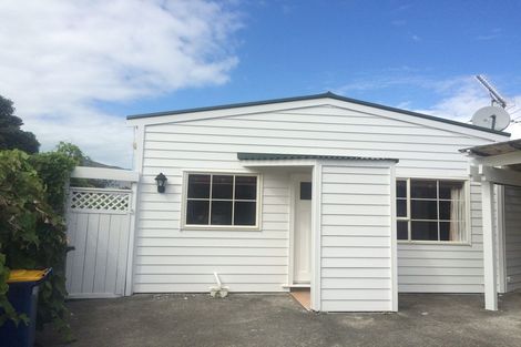 Photo of property in 2/56 Northcote Road, Northcote, Auckland, 0627