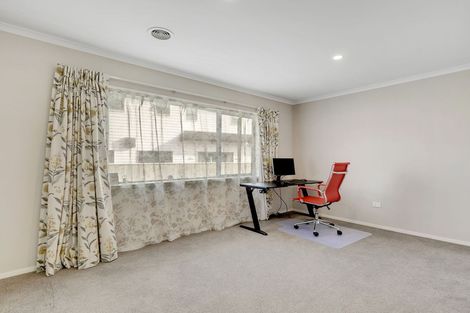Photo of property in 117 Queen Charlotte Drive, Aotea, Porirua, 5024