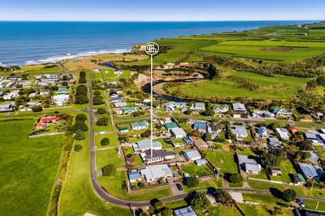 Photo of property in 2 Ohawe Terrace, Ohawe, Hawera, 4671