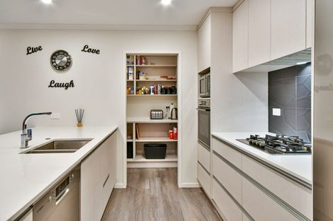 Photo of property in 16 James Elliot Way, Pokeno, 2402