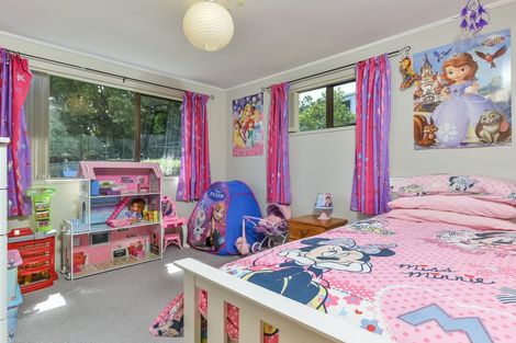 Photo of property in 10 Glenbervie Crescent, Massey, Auckland, 0614
