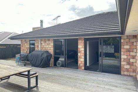 Photo of property in 13 Ripple Grove, Waiuku, 2123