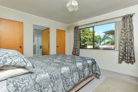 Photo of property in 10 Glenbervie Crescent, Massey, Auckland, 0614