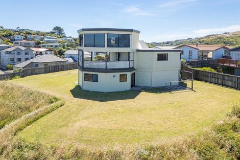 Photo of property in 20 Sunhaven Drive, Newlands, Wellington, 6037