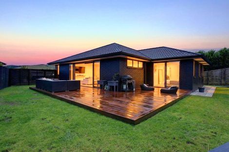 Photo of property in 4 Porokaiwhiri Avenue, Helensville, 0800