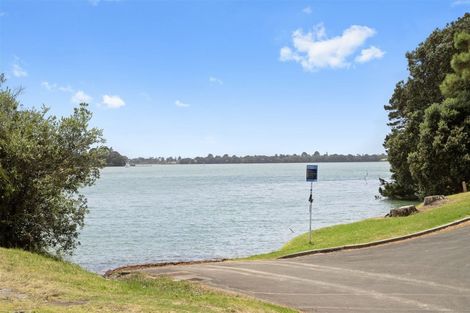 Photo of property in 10 Opouatu Avenue, Glenbrook, 2681
