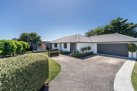 Photo of property in 1/10 Abergeldie Way, Cambridge, 3434