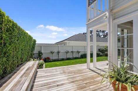 Photo of property in 102a Kitchener Road, Milford, Auckland, 0620