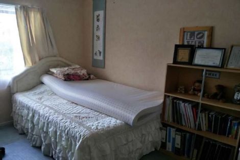 Photo of property in 33a Oakwood Grove, Eastern Beach, Auckland, 2012