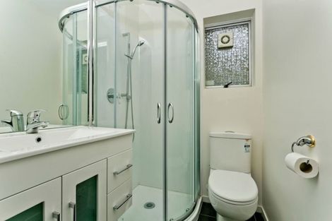 Photo of property in 8 Longwood Place, Forrest Hill, Auckland, 0620