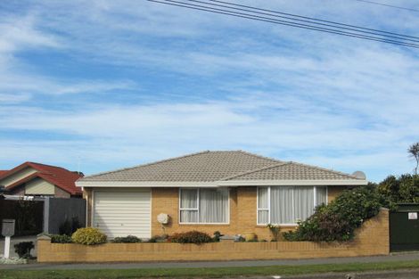 Photo of property in 2/83 Middlepark Road, Sockburn, Christchurch, 8042