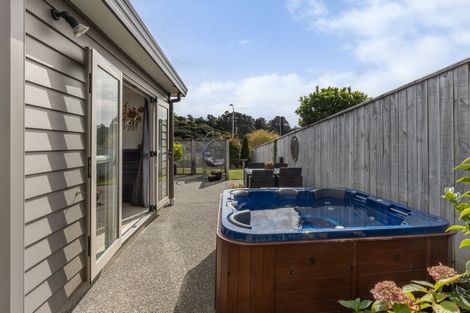 Photo of property in 31 Staithes Drive North, Whitby, Porirua, 5024