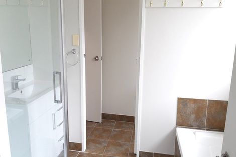 Photo of property in 8 Marblewood Grove, Pukekohe, 2120