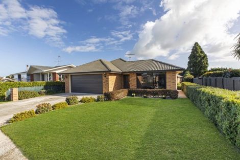 Photo of property in 13 Meachen Terrace, Waiuku, 2123