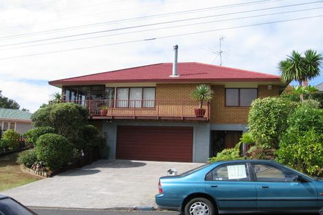 Photo of property in 6a Barron Drive, Green Bay, Auckland, 0604