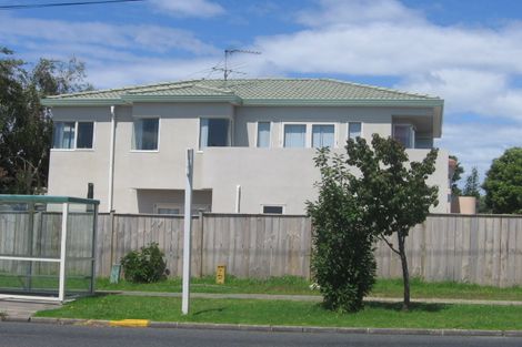 Photo of property in 1/2 Raleigh Road, Northcote, Auckland, 0627
