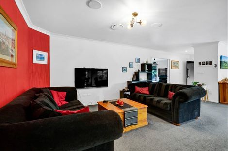 Photo of property in 17a Kauri Street, Inglewood, 4330