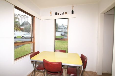 Photo of property in 1/11 Ayton Drive, Totara Vale, Auckland, 0629
