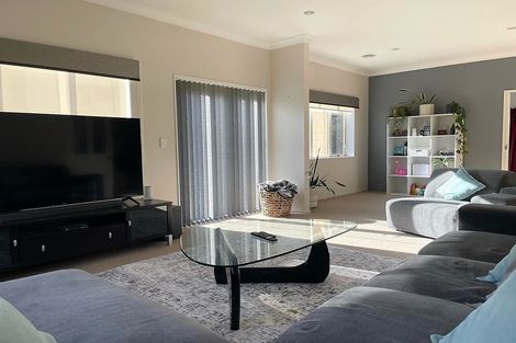 Photo of property in 211 Westchester Drive, Churton Park, Wellington, 6037