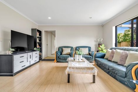 Photo of property in 16 Ironstone Place, Randwick Park, Auckland, 2105
