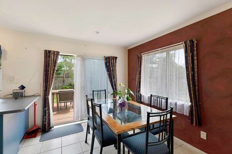 Photo of property in 18 Liddesdale Place, Papakura, 2110